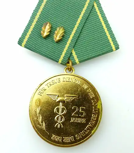 #e2453 Medaille in Gold für 25jährige Dienstzeit in der Zollverwaltung der DDR