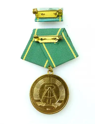 #e2453 Medaille in Gold für 25jährige Dienstzeit in der Zollverwaltung der DDR