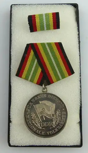 Medaille treue Dienste NVA in 900 Silber, Punze 7, Band I Nr. 150 e, Orden2641