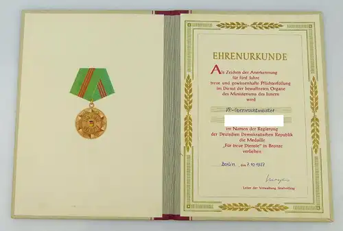 2 Medaillen + 2 Urkunden Strafvollzug Medaille ausgez. Leistungen bewa Orden1123