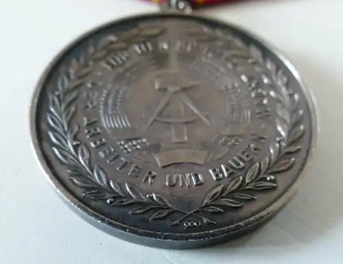 Verdienstmedaille der Nationalen Volksarmee in 900 Silber Punze 10 (Orden757)