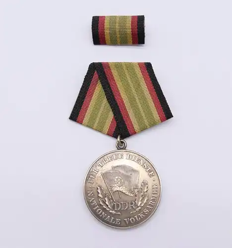 e12469 Medaille für treue Dienste in der NVA DDR Nr 149 900er Silber