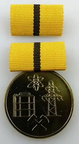 Medaille hervorragende Leistungen Bergbau und Energiewirtschaft DDR Orden2852