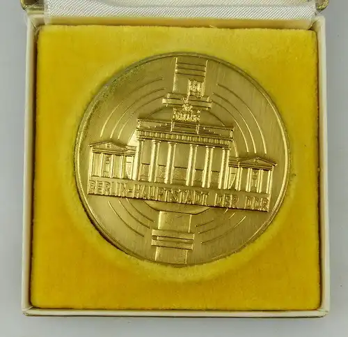Medaille: Berlin Hauptstadt der DDR, goldfarben, Für den Schutz der A, Orden1495