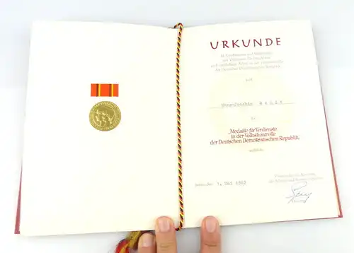 Urkunde Medaille für Verdienste in der Volkskontrolle der DDR 1.5.1982 r102