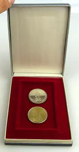 2 Medaillen: Ehrenmal auf den Seelower Höhen, Berlin Treptow Sowjetis, Orden1046