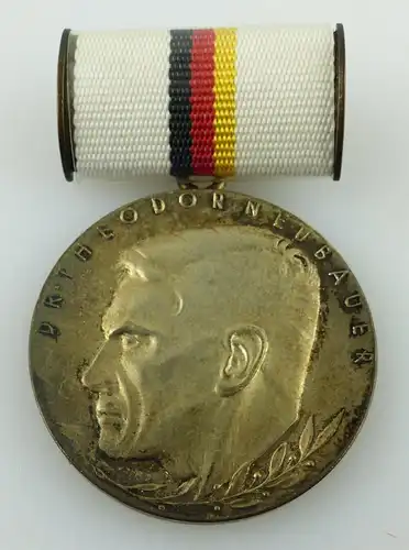 Dr. Theodor Neubauer Medaille Silber Band I Nr. 177 b 1962-1970 verl., Orden3228