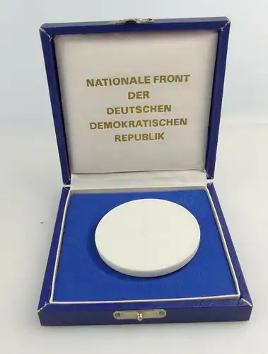 #e2710 Ehrenurkunde mit Ehrenplakette/ Meissen Medaille der nationalen Front DDR