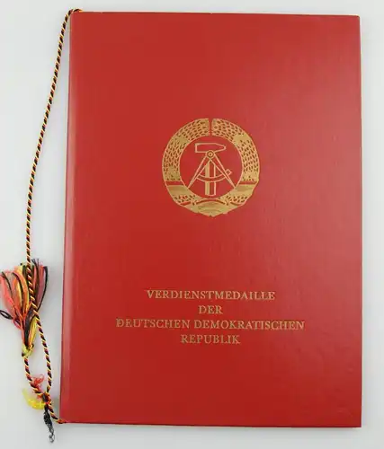 e12332 2 Urkunden Verdienstmedaille und Medaille zum 30 Jahrestag mit Schreiben