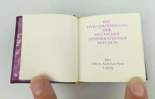 Minibuch: Schützen und Helfen Zivilverteidigung der deutschen demok. Rep. bu0730