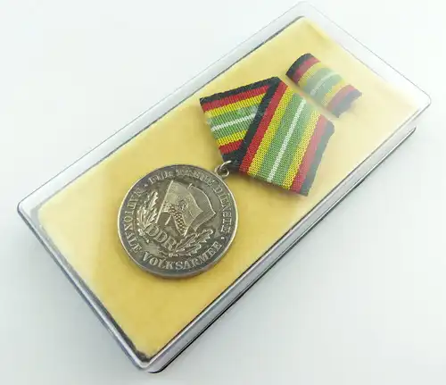 #e3497 DDR Medaille für treue Dienste NVA vgl. Band I Nr. 150 e Punze 8 1964-66