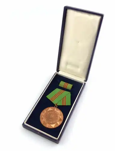 #e7978 Medaille für treue Dienste i.d. bewaffneten Organen des MdI Nr.143 a 1964