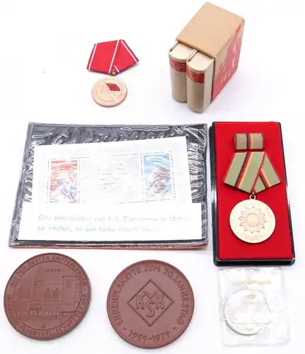 1 Position DDR Orden , Minibücher, Medaillen aus Meissen Siehe Bilder  H321