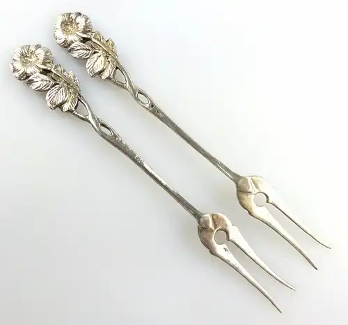 #e6012 2 wunderschöne alte Vorlegegabeln aus 800er Silber mit Rosen