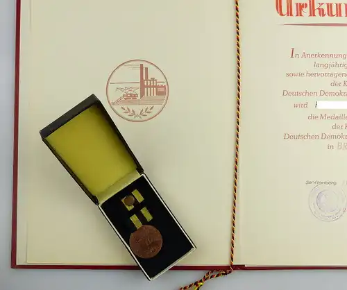 Medaille für Verdienste in der Kohleindustrie der DDR + Urkunde 1976 verl, so255