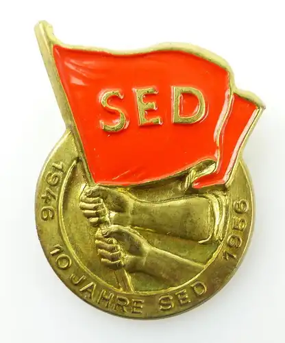 #e2103 SED 1945 10 Jahre SED 1956 goldfarbenes Abzeichen DDR