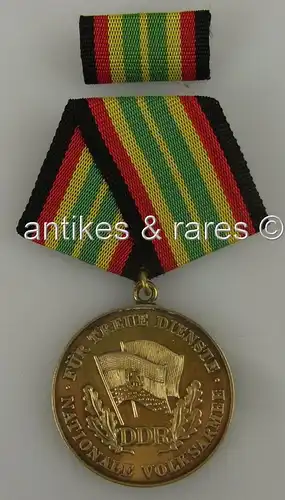 Medaille für treue Dienste in der NVA in Gold aus 900 Ag Silber, Punze 9