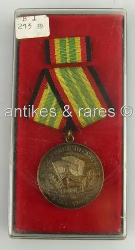 Medaille für treue Dienste in der NVA Gold mit 900 Ag Punze & Halbmond, Punze 11