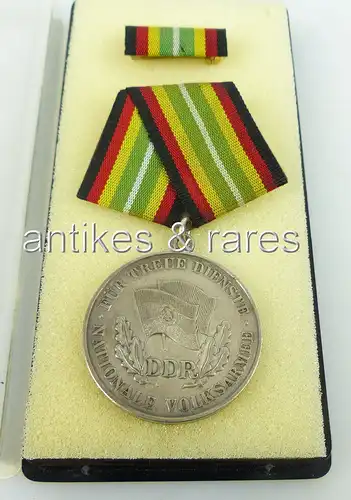 Medaille treue Dienste in der NVA in Silber vgl. Band 1 Nr. 150 c, Punze 1