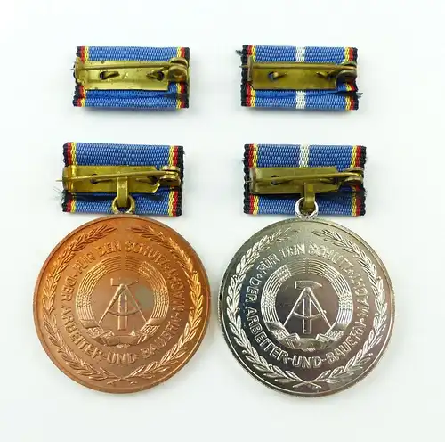e10491 2 Medaillen für langjährige Pflichterfüllung Landesverteidigung der DDR