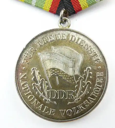 e8728 DDR Medaille für treue Dienste in der NVA Band I Nr 150 b Punze 2