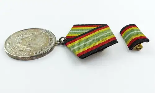 e8728 DDR Medaille für treue Dienste in der NVA Band I Nr 150 b Punze 2