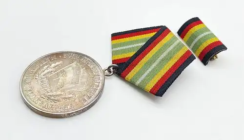 e8728 DDR Medaille für treue Dienste in der NVA Band I Nr 150 b Punze 2