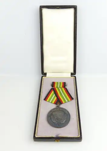 #e2837 DDR Medaille für treue Dienste in der NVA vgl. Band I Nr.150e # Punze 8 #