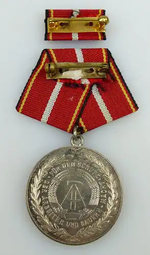 Verdienstmedaille der NVA in 900 Silber vgl Band I Nr. 146 f Punze 10, Orden1202