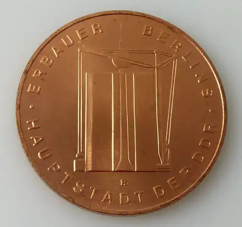 Medaille Für Vorbildliche Leistungen beim Aufbau der Hauptstadt der DDR r 297