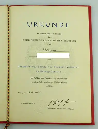 Urkunde: Medaille Treue Dienste NVA 20 Jahre Dienstzeit 1970 Major, Orden2802