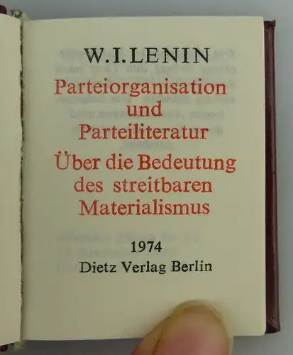 Minibuch: Parteiorganisation und Parteiliteratur über die Bedeutung des Buch1591