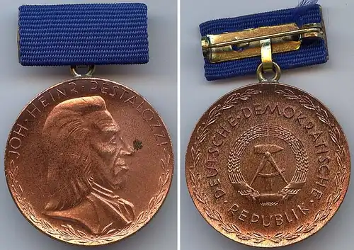DDR Pestalozzi Medaille für treue Dienste in Bronze