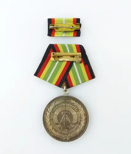 #e7486 DDR Medaille für treue Dienste NVA vgl. Band I Nr. 150 d Punze 3 1962-63