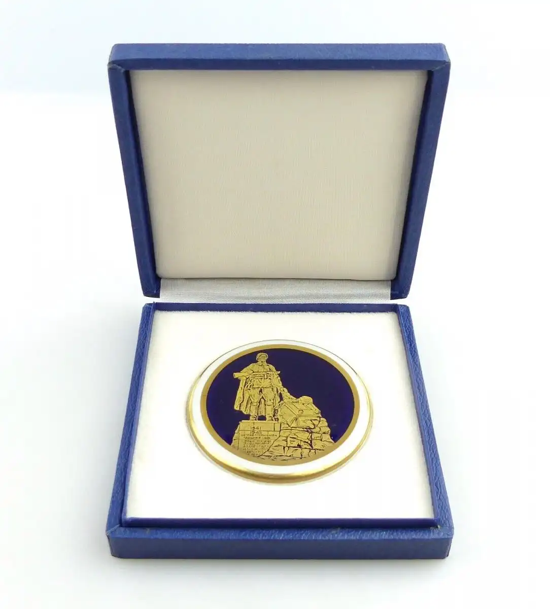 e11760 Weimarer Porzellan Medaille Ehrenmal mit russischem Soldaten in OVP