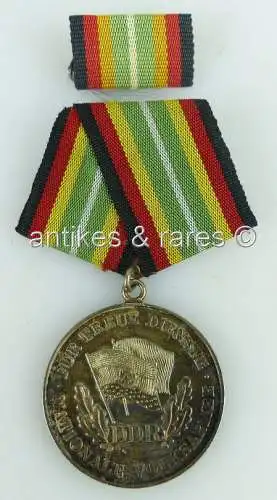 Medaille für treue Dienste in der NVA in 900 Silber, Punze 3 (Orden771)