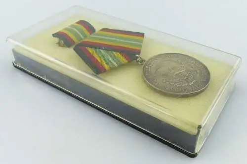 Medaille für treue Dienste in der NVA in 900 Silber, Punze 1 Nr. 150c, Orden2571