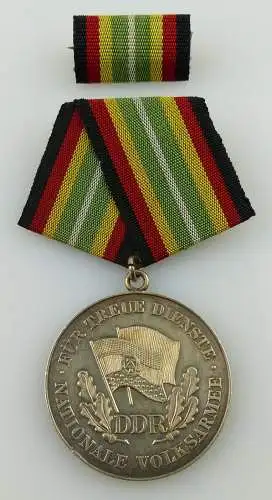 Medaille für treue Dienste in der NVA in 900 Silber, Punze 1 Nr. 150c, Orden2571