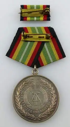 Medaille für treue Dienste in der NVA in 900 Silber, Punze 1 Nr. 150c, Orden2571