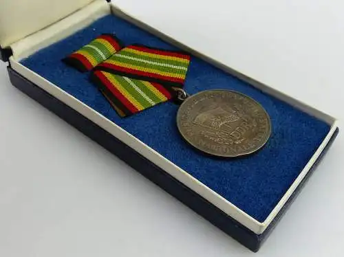 Medaille für treue Dienste in der NVA in 900 Silber, Punze 8 Nr. 150f, Orden2569