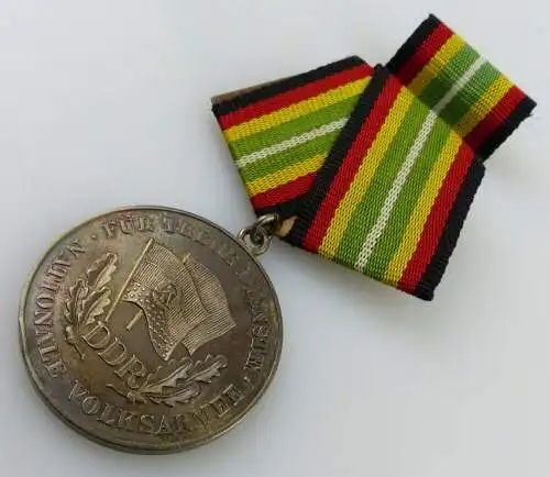 Medaille für treue Dienste in der NVA in 900 Silber, Punze 8 Nr. 150f, Orden2569