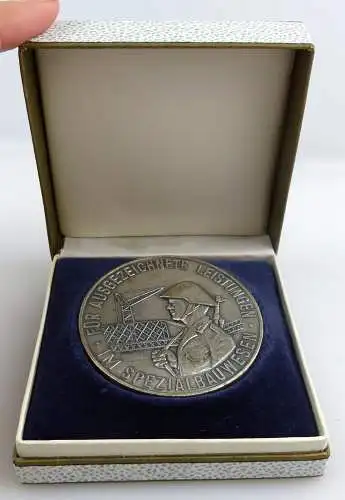 Medaille: Für ausgezeichnete Leistungen im Spezialbauwesen, Orden3350