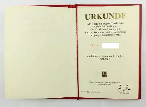 #e6764 Konvolut DDR Urkunden mit Mappe z.B. Hermann-Duncker-Medaille FDGB 1989