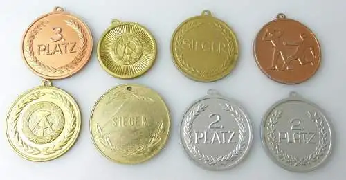 8 verschiedene Medaillen : DTSB, FDJ, Höher Schneller Weiter / r483