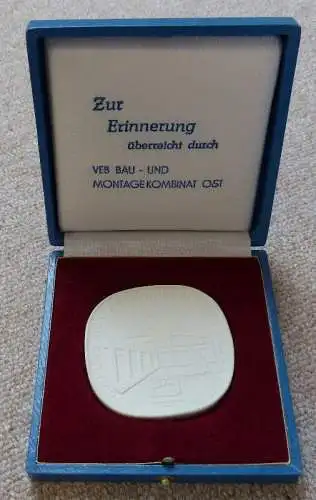 Meissen Medaille VEB  Bau und Montagekombinat Ost Frankfurt Orden1367