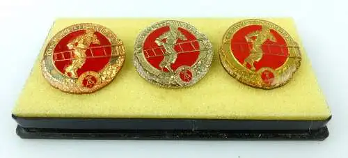 3 Siegeranstecknadeln - Feuerwehrkreiskämpfe silber-, bronze-, goldfarben e1658