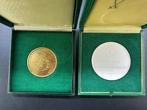 2 Medaillen Zoll der DDR im Etui 1mal Meissen Medaille K002