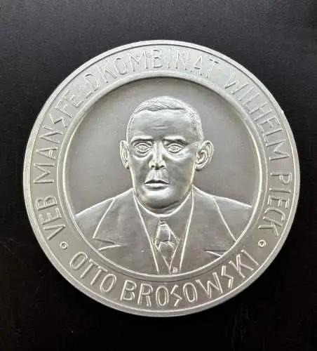 Seltene Medaille Otto Brosowski VEB Mansfeld Kombinat Wilhelm Pieck in OVP y0034