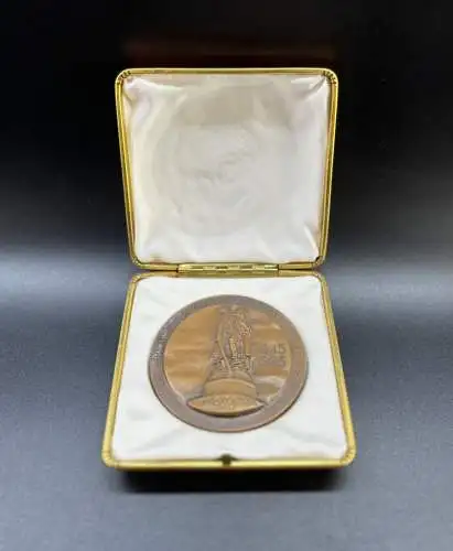 Russische Medaille aus Bronze 40 Jahre Sowjetisches Ehrenmal Treptow OVP y0059