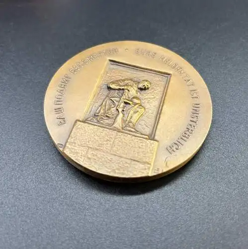 Russische Medaille aus Bronze 40 Jahre Sowjetisches Ehrenmal Treptow OVP y0059